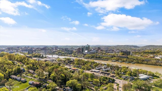 2214 Lincoln St, Knoxville, TN 37920