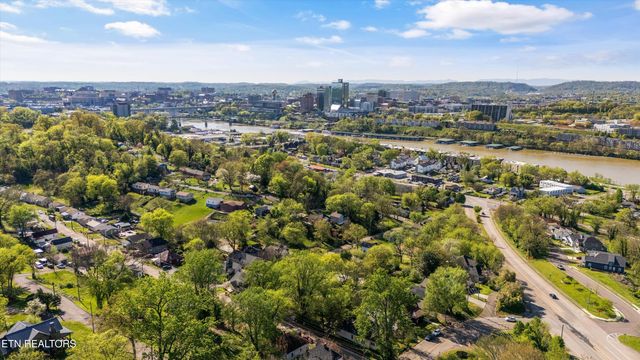 2214 Lincoln St, Knoxville, TN 37920