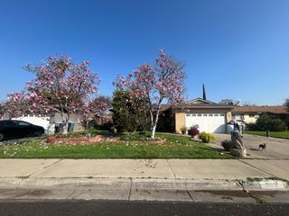 703 W Holland, Clovis, CA 93612