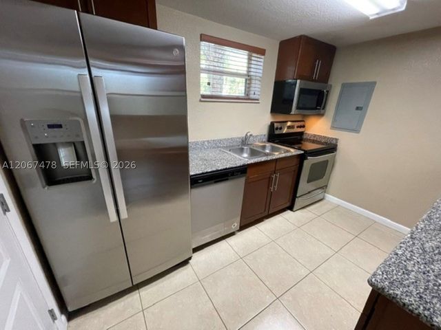 8950 SW 69th Ct 216, Pinecrest, FL 33156