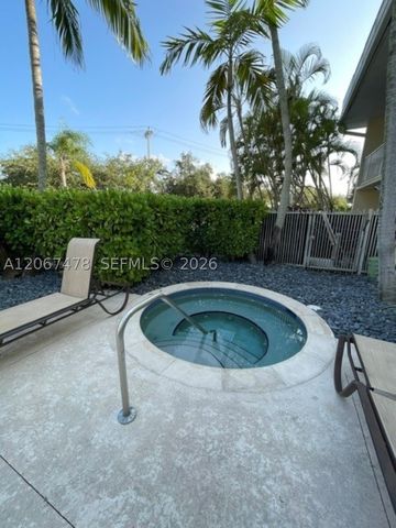 8950 SW 69th Ct 216, Pinecrest, FL 33156