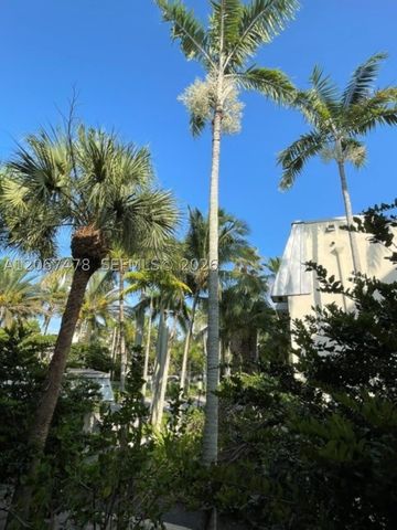 8950 SW 69th Ct 216, Pinecrest, FL 33156