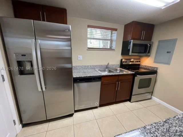 8950 SW 69th Ct 216, Pinecrest, FL 33156