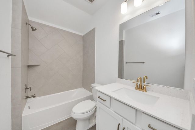 221 Magnolia Laurel Drive, Alvin, TX 77511