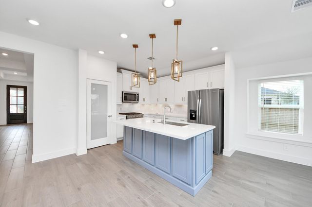 221 Magnolia Laurel Drive, Alvin, TX 77511