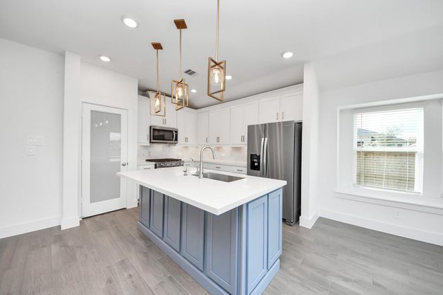 221 Magnolia Laurel Drive, Alvin, TX 77511