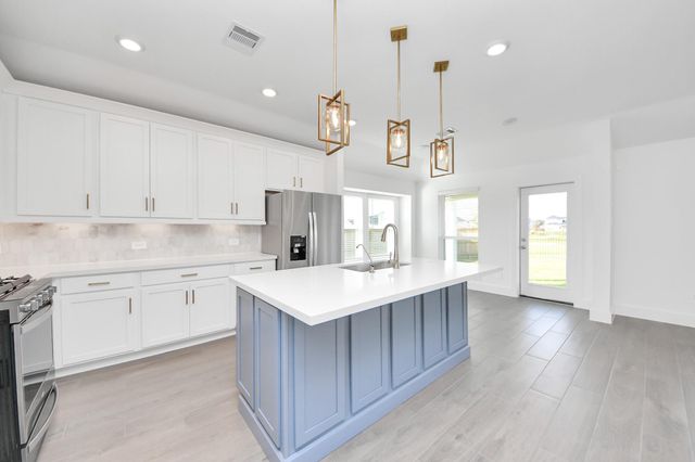 221 Magnolia Laurel Drive, Alvin, TX 77511