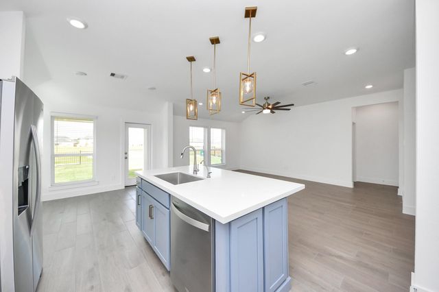 221 Magnolia Laurel Drive, Alvin, TX 77511