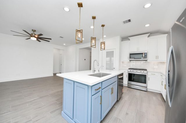 221 Magnolia Laurel Drive, Alvin, TX 77511