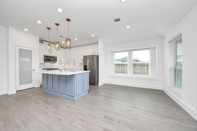 221 Magnolia Laurel Drive, Alvin, TX 77511