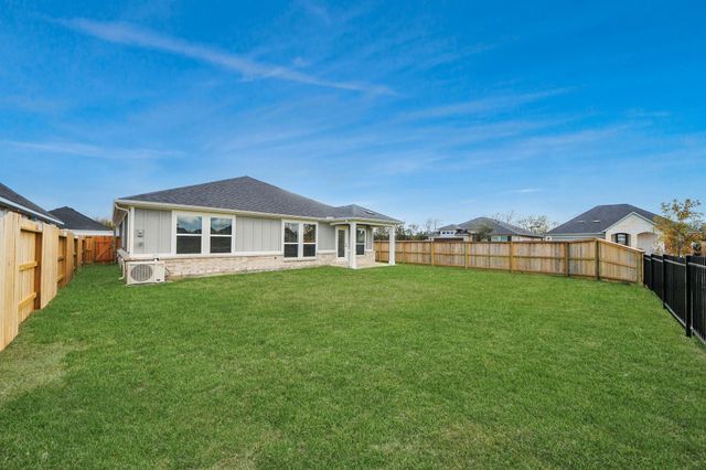 221 Magnolia Laurel Drive, Alvin, TX 77511