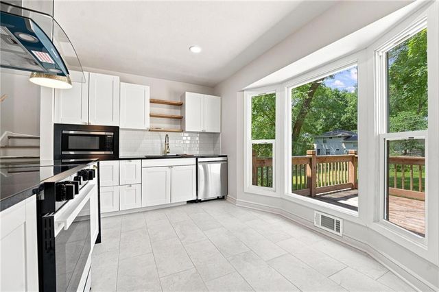 8812 W 72nd Street, Overland Park, KS 66204