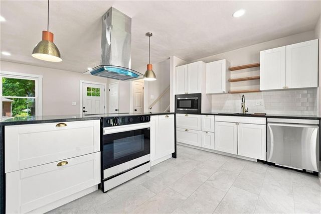 8812 W 72nd Street, Overland Park, KS 66204