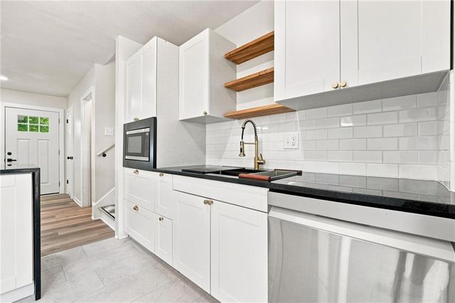 8812 W 72nd Street, Overland Park, KS 66204