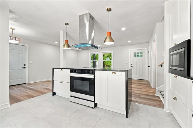 8812 W 72nd Street, Overland Park, KS 66204