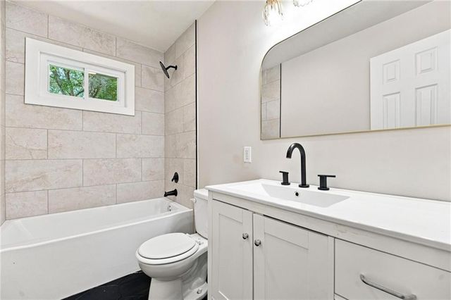 8812 W 72nd Street, Overland Park, KS 66204