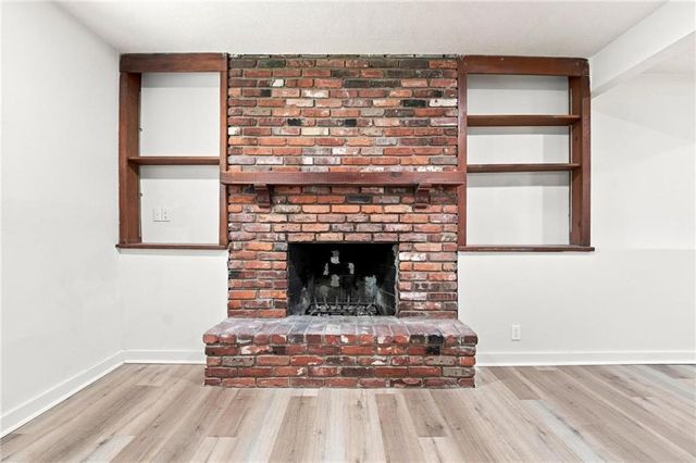 8812 W 72nd Street, Overland Park, KS 66204