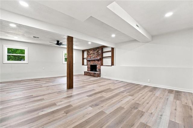8812 W 72nd Street, Overland Park, KS 66204
