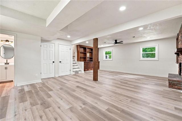 8812 W 72nd Street, Overland Park, KS 66204