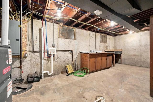8812 W 72nd Street, Overland Park, KS 66204