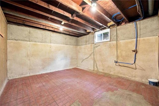 8812 W 72nd Street, Overland Park, KS 66204
