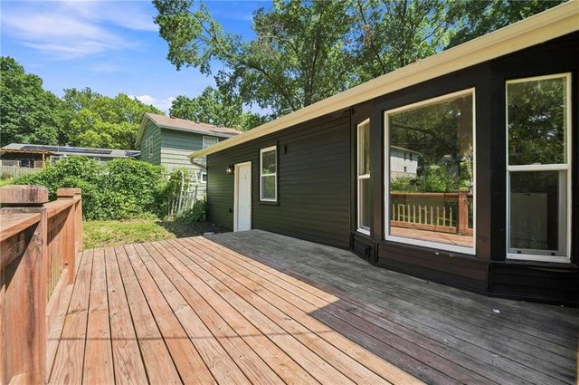 8812 W 72nd Street, Overland Park, KS 66204