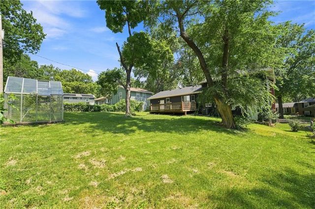 8812 W 72nd Street, Overland Park, KS 66204
