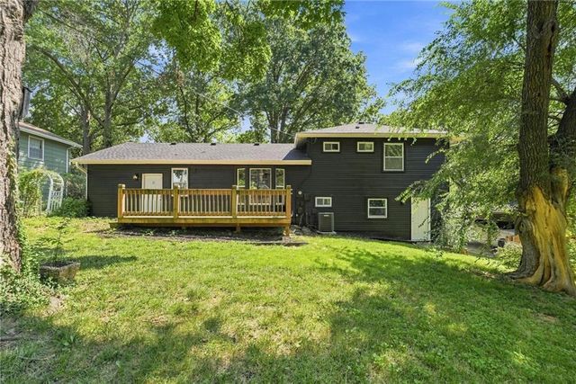 8812 W 72nd Street, Overland Park, KS 66204