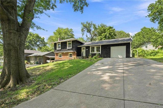8812 W 72nd Street, Overland Park, KS 66204