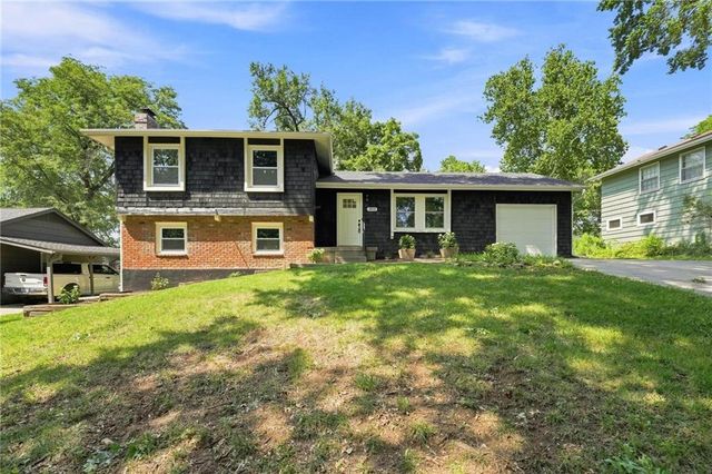 8812 W 72nd Street, Overland Park, KS 66204