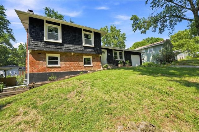 8812 W 72nd Street, Overland Park, KS 66204