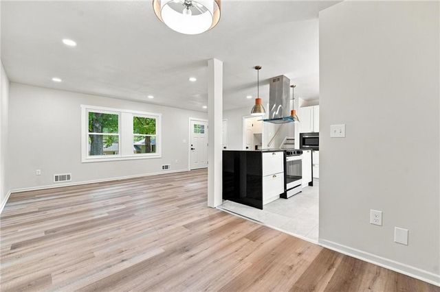 8812 W 72nd Street, Overland Park, KS 66204