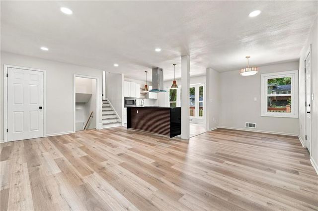8812 W 72nd Street, Overland Park, KS 66204
