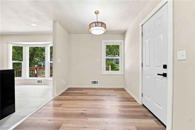 8812 W 72nd Street, Overland Park, KS 66204