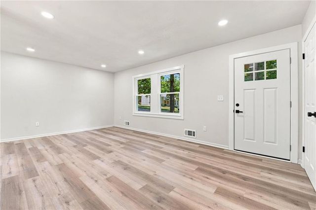 8812 W 72nd Street, Overland Park, KS 66204