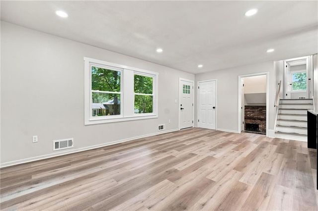 8812 W 72nd Street, Overland Park, KS 66204
