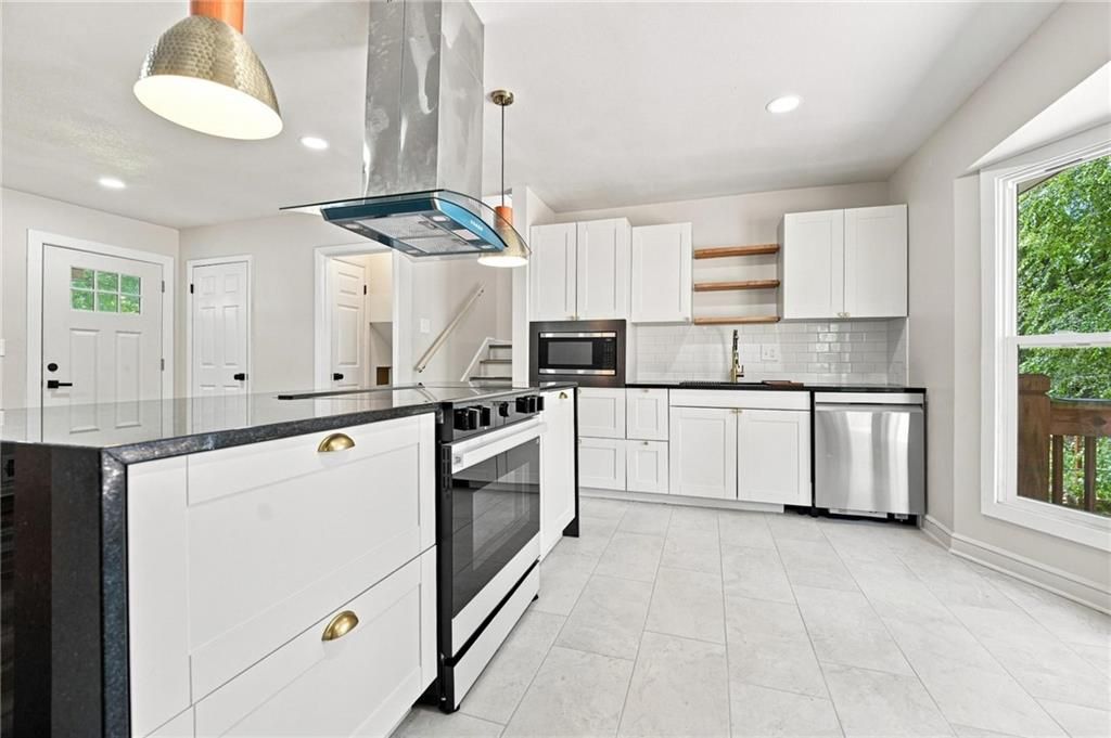 8812 W 72nd Street, Overland Park, KS 66204