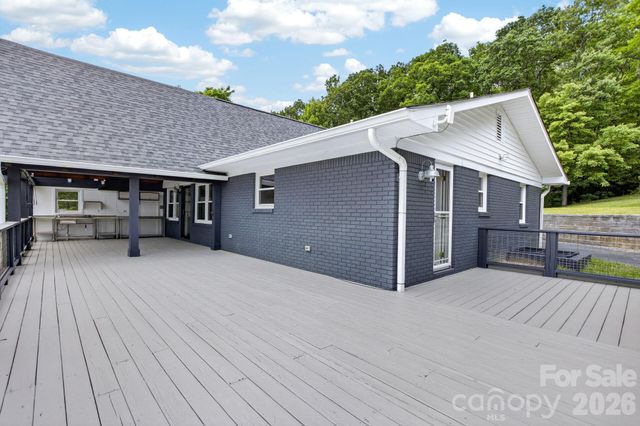 97 Whippoorwill Lane, Fairview, NC 28730