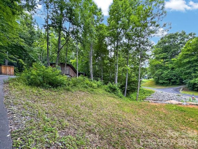 97 Whippoorwill Lane, Fairview, NC 28730