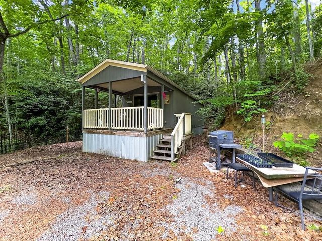 97 Whippoorwill Lane, Fairview, NC 28730