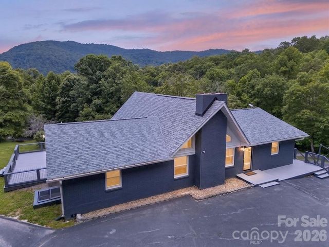 97 Whippoorwill Lane, Fairview, NC 28730