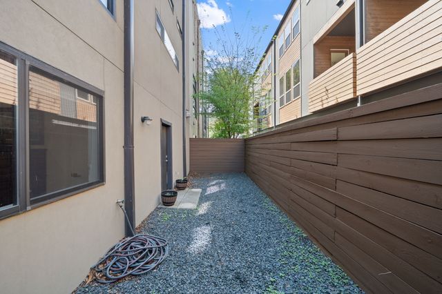 1906 Euclid Avenue C, Dallas, TX 75206