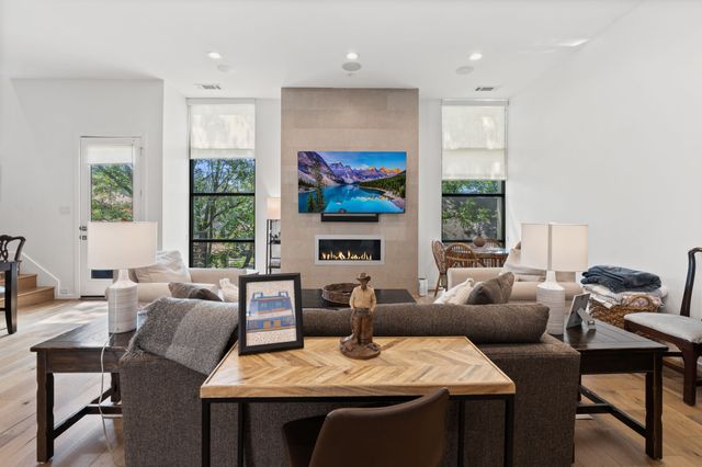 1906 Euclid Avenue C, Dallas, TX 75206