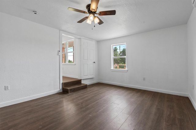 1216 Jones ST, Taylor, TX 76574