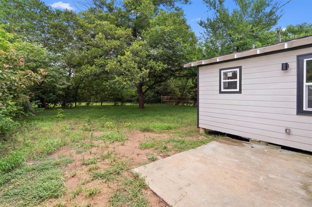 1216 Jones ST, Taylor, TX 76574
