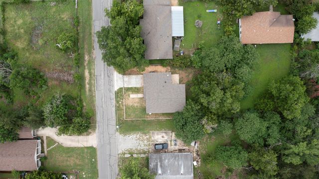 1216 Jones ST, Taylor, TX 76574