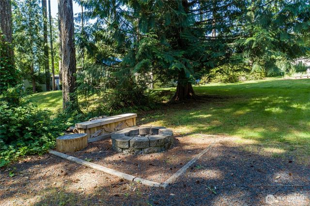 301 E Lakeshore Drive W, Shelton, WA 98584
