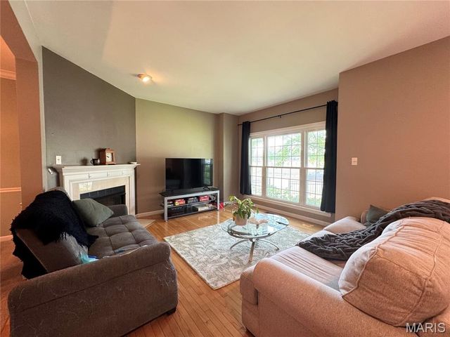 905 N Hanley Road, University City, MO 63130