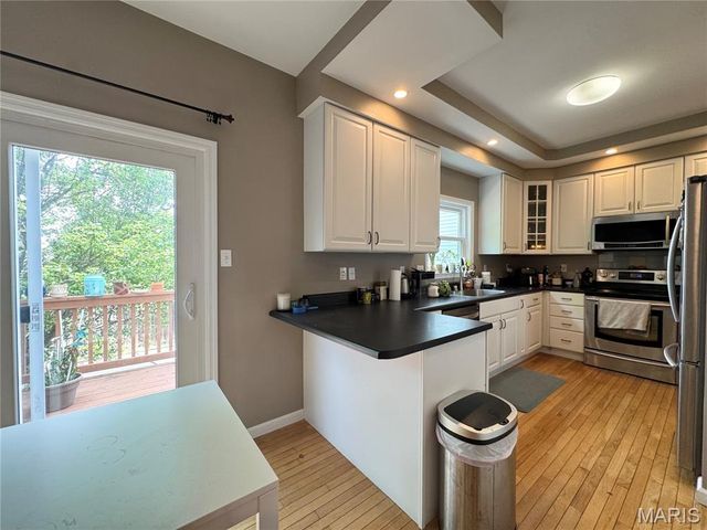 905 N Hanley Road, University City, MO 63130