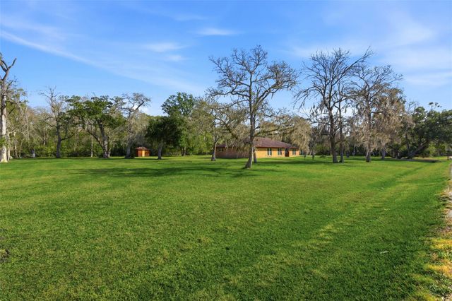 436 County Road 502a, Sweeny, TX 77480